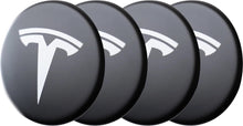 Laden Sie das Bild in den Galerie-Viewer, Schwarze Radkappen im Aero-Design für das Tesla Model Y - Set aus 4 Stück passend für 19 Zoll Gemini Alufelgen. Einfache Montage ohne zusätzliches Werkzeug, inklusive Logos und Klammern für sicheren Halt. Schwarz mattes Design verleiht deinem Tesla eine sportlichere Optik.
