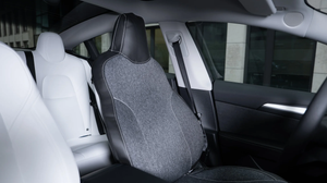 Stilvoller, maßgeschneiderter Autositzbezug für Tesla Model 3/Y, mit robuster Stoff- und veganer Lederkombination für optimalen Schutz und Komfort, wasserabweisend und nachhaltig.