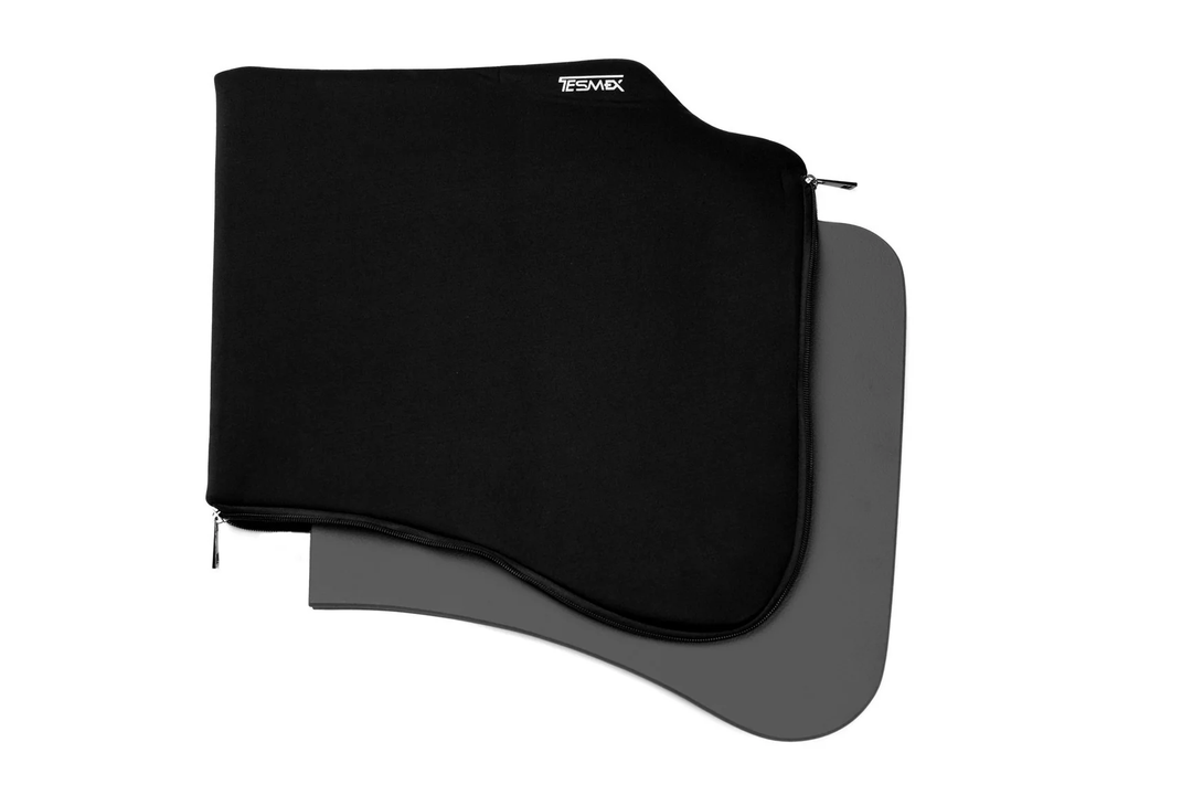 Optionale maßgeschneiderte Tasche für den TesmeX Arbeitstisch, ermöglicht einfache Lagerung und Transport.