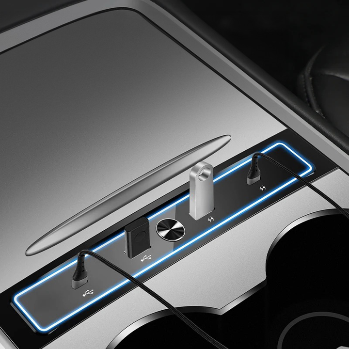 Einfache Installation des Tesla USB Hub - Perfektes Zubehör für deutsche und österreichische Tesla-Besitzer.