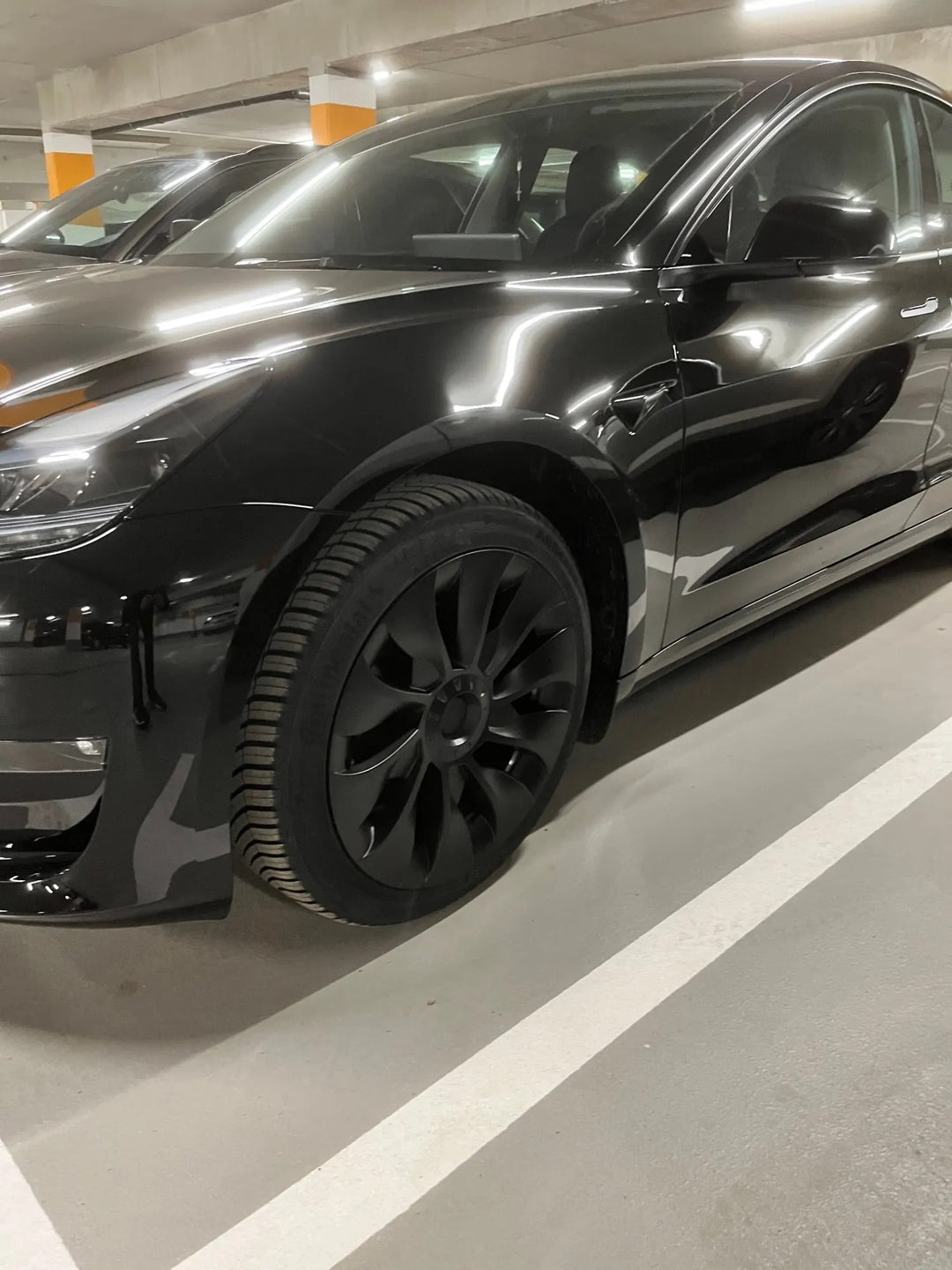Schwarze Tesla Model 3 Performance Radkappen im Turbinen-Design - Einfache  Montage