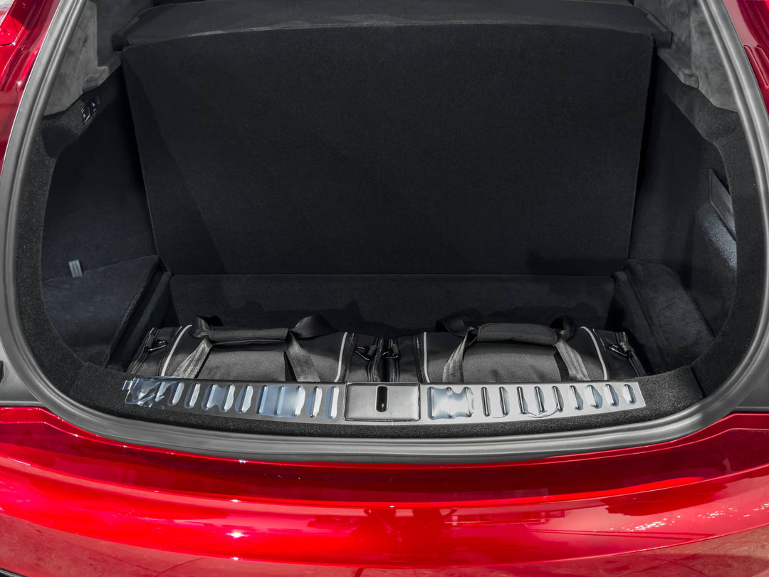 Tesla-Model-S-2021_-mit-Kofferraumtaschen-set-beladen