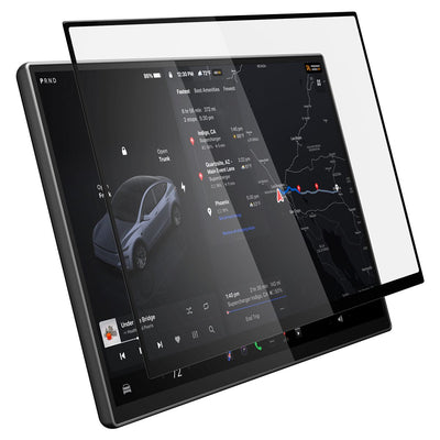 Transparenter Displayschutz für Model Y Juniper mit schwarzem Rand, schräg vor einem Touchscreen mit Navigationskarte.