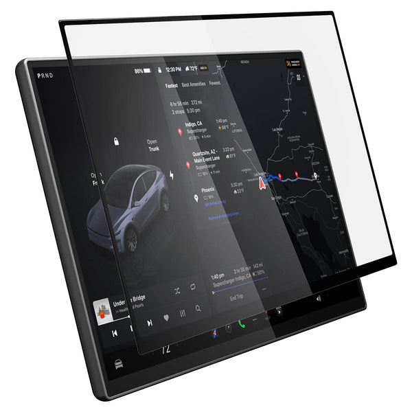 Transparenter Displayschutz für Model Y Juniper mit schwarzem Rand, schräg vor einem Touchscreen mit Navigationskarte.