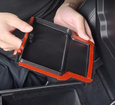 Installation des tesla model 3 mittelkonsole organizer in wenigen Sekunden – kein Werkzeug erforderlich, sitzt fest und klapperfrei im Model 3 Highland