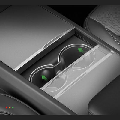 Getraenkehalter Tesla Model Y Juniper 2025+ während der Montage gezeigt, perfekter Sitz als tesla model y getraenkehalter und funktionaler model y cup holder.