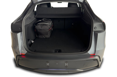Einzelne Sporttasche aus dem Taschensets für Tesla Model Y Juniper 2025+ zeigt den vollständig nutzbaren Stauraum im Fahrzeugkofferraum.