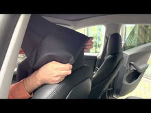 Laden und Abspielen von Videos im Galerie-Viewer, Stilvoller, maßgeschneiderter Autositzbezug für Tesla Model 3/Y, mit robuster Stoff- und veganer Lederkombination für optimalen Schutz und Komfort, wasserabweisend und nachhaltig.

