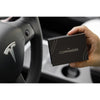 S3XY Commander Gen2 Verpackung im Tesla Innenraum – Tesla Commander Gen2 Enhance Modul einfach installieren und sofort nutzen.