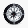 Schneeketten Tesla Model S 2012-2021 19 Zoll im Einsatz auf Schnee und Eis, sorgt für optimale Traktion und maximale Sicherheit bei winterlichen Bedingungen.