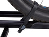 Yakima FoldClick 2 EVO Fahrradträger montiert an einem Tesla Model Y 2025+ Juniper – ideal für zwei Fahrräder und auch für E-Bikes geeignet.