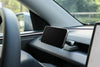 Handyhalterung für Tesla Model Y Juniper 2025+ mit MagSafe am Armaturenbrett, horizontal montiert und flexibel 360 Grad verstellbar.
