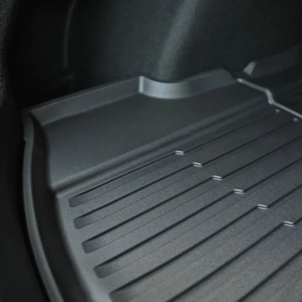 Detail Kofferraummatte Tesla Model 3 Fußmatten Gummimatten 2019 bis 04.2021 Ecoline mit erhöhter Randkante.