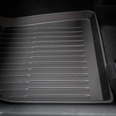 Detailansicht Tesla Model 3 Gummimatten 2019 bis 04.2021 Ecoline im Fahrerbereich mit perfekter Passform.