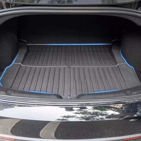 Rückbankbereich mit Tesla Fußmatten Model 3 und durchgehenden Tesla Model 3 Gummimatten