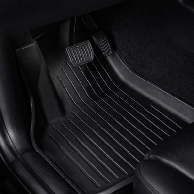 Detailaufnahme Tesla Fußmatten Model 3 aus TPE Material als Tesla Model 3 Gummimatten Highland