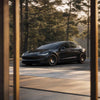 Tesla Model 3 Highland Performance mit The New Aero Razor V2 Felgen in 19 Zoll, Dynamikperspektive schräg vorne.