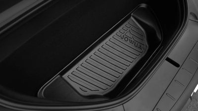 Detailaufnahme der Tesla Model X Kofferraummatte Gummi mit erhöhten Rändern, die Schutz vor Schmutz und Wasser bietet.