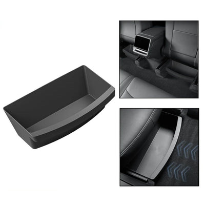 Set mit tesla model y juniper organizer Autositz und Einbauansichten, die zeigen, wie die tesla organizer model y juniper 2025+ unter dem Sitz und im Fond als Rear Seat Organizer eingesetzt wird.