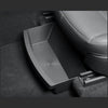 Unter­sitz-Montage der tesla organizer model y juniper 2025+, die als geräumige tesla model y rear seat organizer zusätzlichen Platz für kleine Alltagsgegenstände schafft.