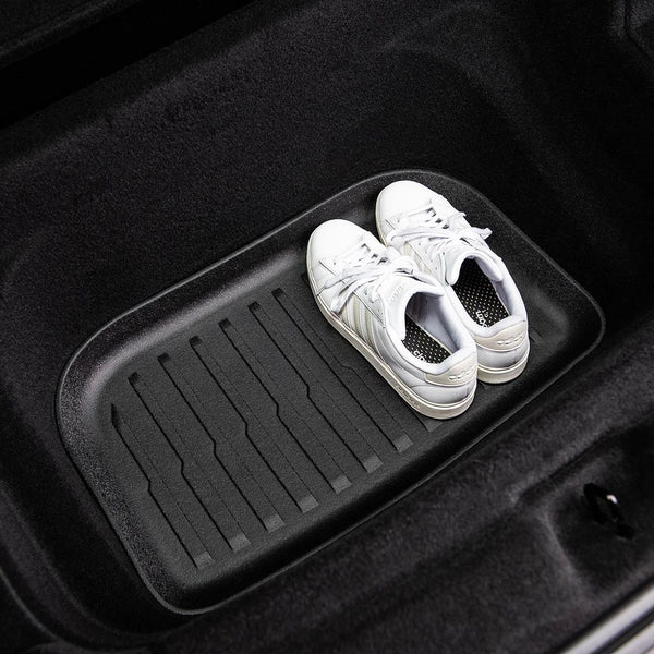Tesla Model Y Frunkmatte mit hohem Rand für Juniper Standard RWD, ideal für Schuhe, Ladekabel und andere schmutzige oder nasse Gegenstände.