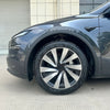 Tesla Model Y Juniper mit silber-schwarzen Helix 20 Zoll Radkappen – auffälliger Kontrast und sportlicher Look für jedes Rad-Design.
