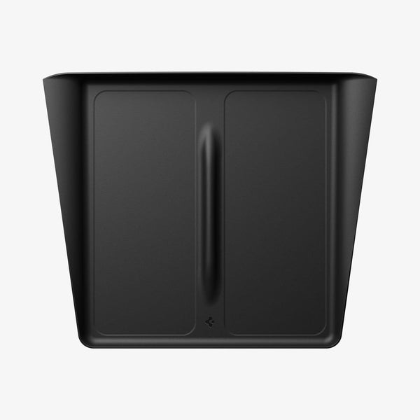 Schwarze Tesla Model Y Schutzauflage direkt von vorn, mit zwei vertieften Flächen, einem Mittelsteg und einem kleinen Logo unten.