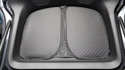 Kompletter Satz Tesla Model Y Sonnenschutz – kompakt zusammenfaltbar und ideal verstaut in der mitgelieferten Aufbewahrungstasche.