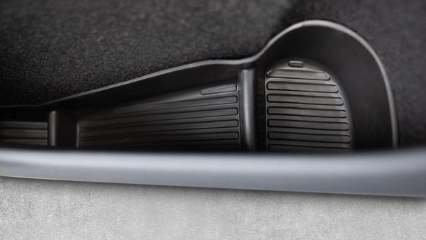 Tesla Model Y Tür Organizer eingebaut im Türfach, Tesla Juniper Organizer und Tesla Organizer Model Y für strukturierte Aufbewahrung und mehr Komfort