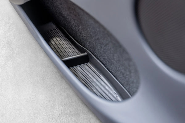 Tesla Model Y Tür Organizer Detailansicht im Türfach, Tesla Organizer Model Y und Tesla Y Organizer für perfekte Passform und Ordnung im Innenraum