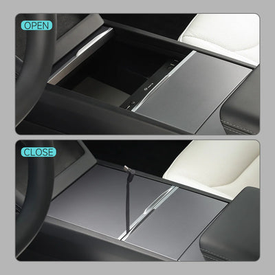Geöffnete Ansicht der Tesla Model Y USB Ports im USB Hub Tesla Model Y 2025+ Juniper, bereit zum schnellen Aufladen von mehreren Geräten.