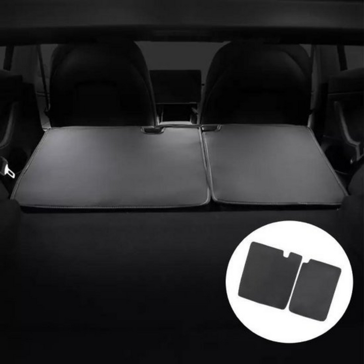 Tesla Model 3 mit installierter Rücksitzschutzhülle - Premium Autozubehör