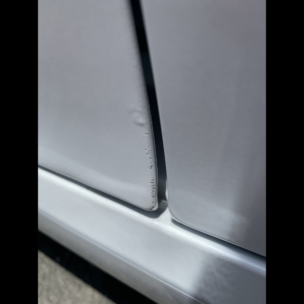 Schützen Sie Ihren Tesla vor Steinschlägen und Kratzern mit unseren maßgeschneiderten Tesla-Protect Schutzfolien. Kratzfest und einfach zu installieren.