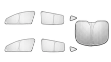 Laden Sie das Bild in den Galerie-Viewer, Unser Sonnen- und Sichtschutz-Set für den Tesla Model Y bietet Schutz vor Sonneneinstrahlung und Überhitzung und ist einfach zu installieren und zu verstauen.
