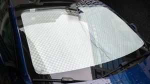 Wind- & Sonnenschirme für Tesla Model 3: Schutz vor Sonne, Privatsphäre und einfache Installation. Lichtabsorbierende Eigenschaften vermeiden Überhitzung des Innenraums.