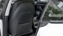 Laden Sie das Bild in den Galerie-Viewer, Trittschutz für die Rückseite der Vordersitze des Tesla Model 3 und Y
