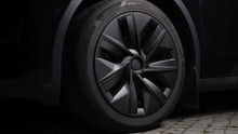 Laden Sie das Bild in den Galerie-Viewer, Schwarze Radkappen im Aero-Design für das Tesla Model Y - Set aus 4 Stück passend für 19 Zoll Gemini Alufelgen. Einfache Montage ohne zusätzliches Werkzeug, inklusive Logos und Klammern für sicheren Halt. Schwarz mattes Design verleiht deinem Tesla eine sportlichere Optik.
