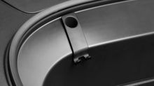 Laden Sie das Bild in den Galerie-Viewer, Taschenhaken für Tesla Model 3 Frunk - ordentliches und aufgeräumtes Auto. Einfache Installation und langlebiges Material. Bestellen Sie jetzt!
