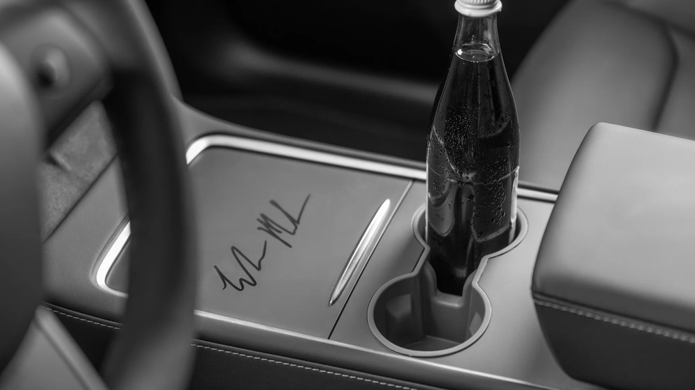 Tesla Getränkehalter-Einsatz in stilvollem Grau für Model 3 & Model Y: Stabile Getränke, einfache Reinigung & Premium-Fahrkomfort 🚗🥤🌟