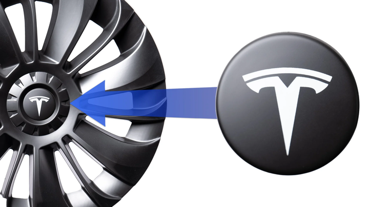 Exklusives Tesla Zubehör: Schwarze Performance Radkappen mit T-Logo Radnabenabdeckung.