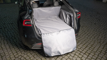 Laden Sie das Bild in den Galerie-Viewer, esla Model Y Kofferraumschutz für Hunde &amp; Ladung - maßgeschneidert, PVC-beschichtet, Schutz vor Feuchtigkeit, Schmutz &amp; Hundehaaren 🚗🐾📦
