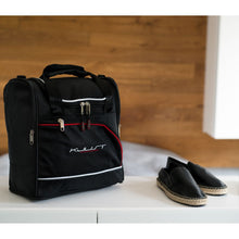 Laden Sie das Bild in den Galerie-Viewer, Tesla Model Y Reisetaschen-Set für Kabelfachwanne: 2 maßgeschneiderte schwarze Handgepäcktaschen, die bis zu 30% mehr Gepäckraum ermöglichen.
