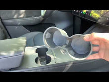 Laden und Abspielen von Videos im Galerie-Viewer, Tesla Getränkehalter-Einsatz in stilvollem Grau für Model 3 &amp; Model Y: Stabile Getränke, einfache Reinigung &amp; Premium-Fahrkomfort 🚗🥤🌟
